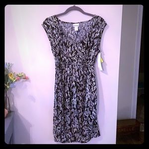 Black and gray maternity dress.